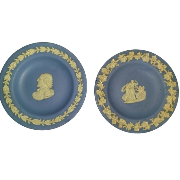 2 Vintage Wedgwood Jasperware Trinket Dishes - Picture 1 of 2